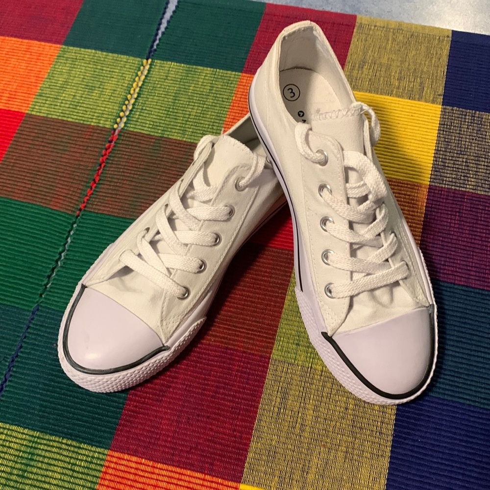 NWOT Air Walk sneaker